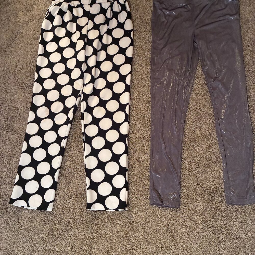 Lot of 2 Women’s Polka-dot & Shiny Stretchy Long CAPRIS/LEGGINGS, Sz. M - L